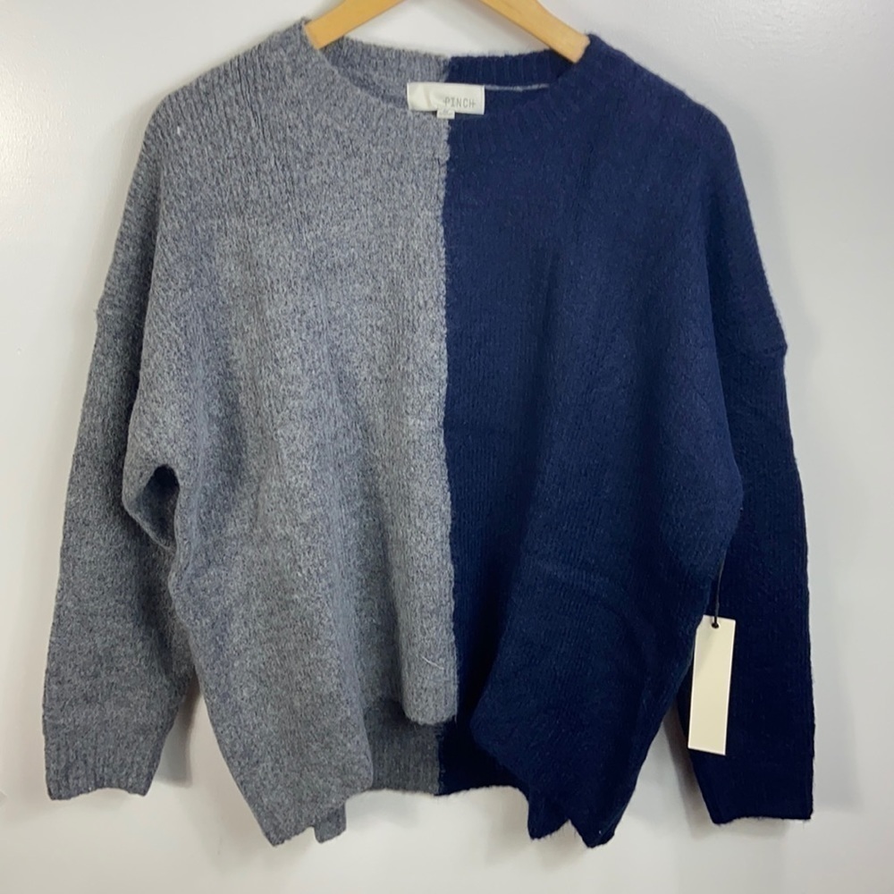 𝅺beautiful 2 toned sweater from Pinch